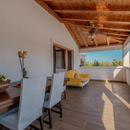 Mediterranean Oasis With Private Pool & Summer Kitchen Nyaraló