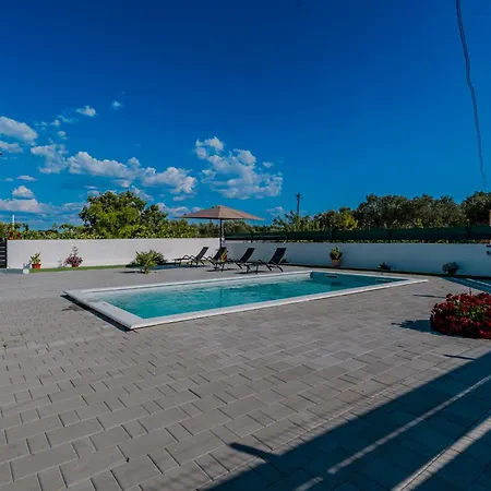 Mediterranean Oasis With Private Pool & Summer Kitchen Feriehus *