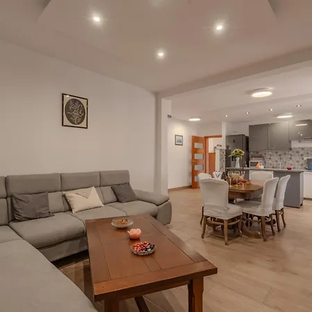 Mediterranean Oasis With Private Pool & Summer Kitchen * Biograd na Moru