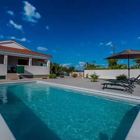 Nyaraló Mediterranean Oasis With Private Pool & Summer Kitchen *