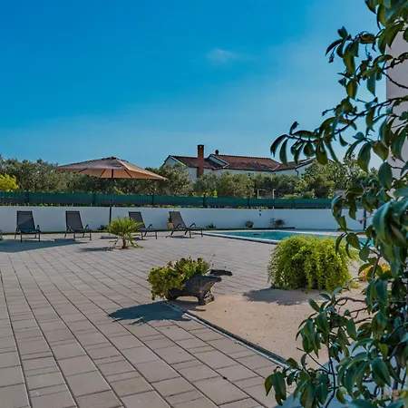 Mediterranean Oasis With Private Pool & Summer Kitchen
