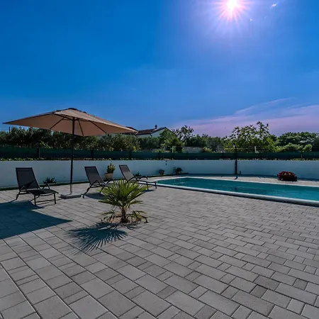Mediterranean Oasis With Private Pool & Summer Kitchen