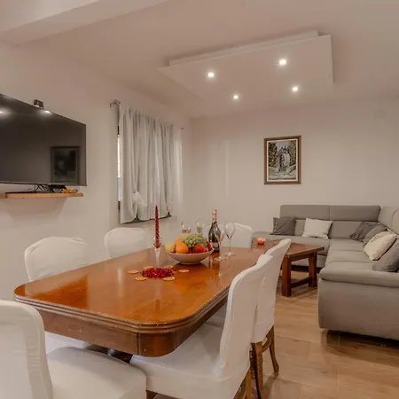 Mediterranean Oasis With Private Pool & Summer Kitchen Biograd na Moru